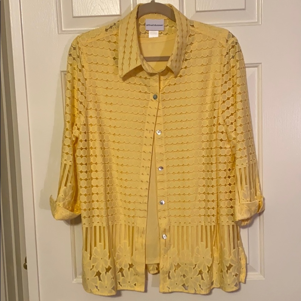 Alfred Dunner Yellow Shell with overlay.
